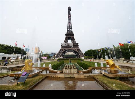  深圳Window of the World: 壮大な世界遺産とスリル満点の遊園地を融合！