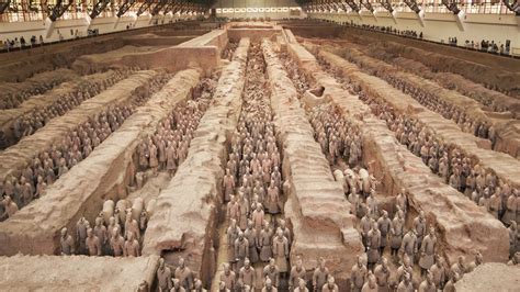 西安の兵馬俑！古代中国の壮大な軍事力を見よ！