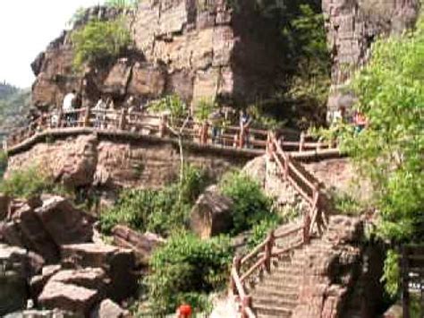  雲台山！古代文明と壮大な自然が織りなす神秘の空間へ旅立ちましょう！